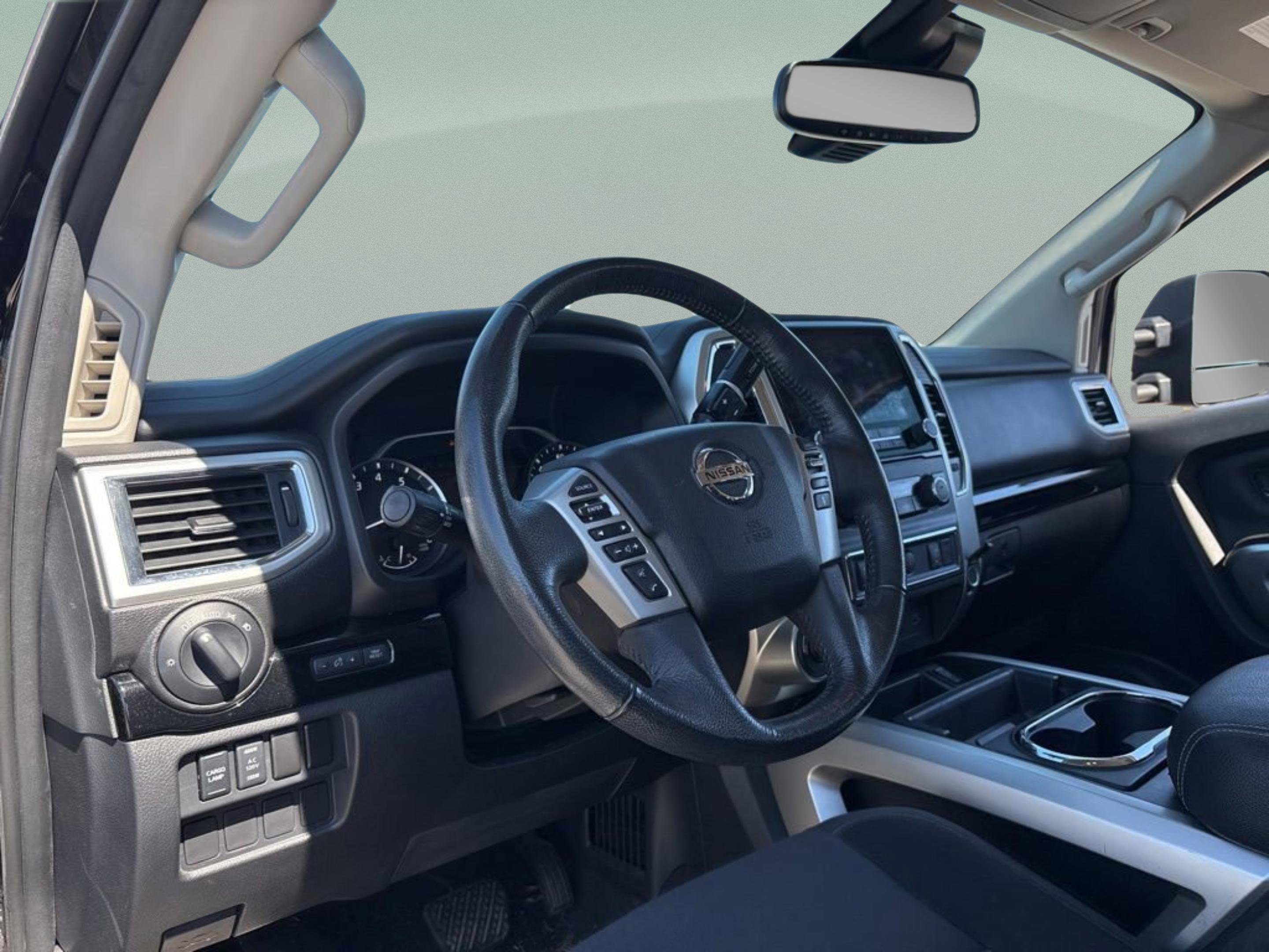 Used 2020 Nissan Titan SV w/ SV Convenience Package image 25