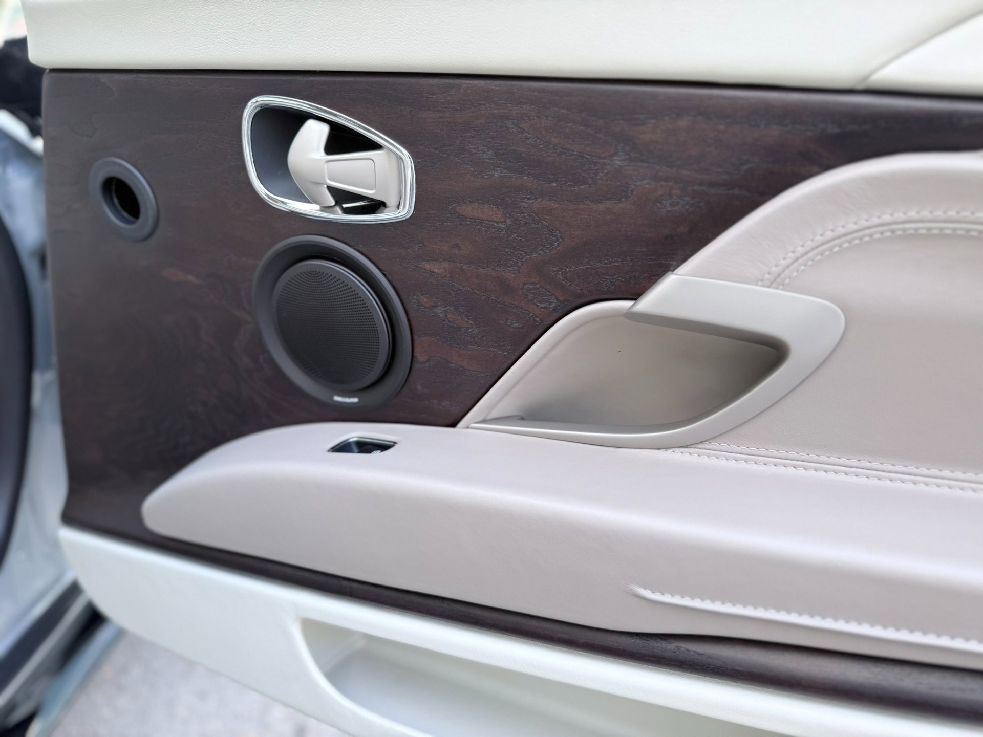 Used 2017 Aston Martin DB11 V12 image 35