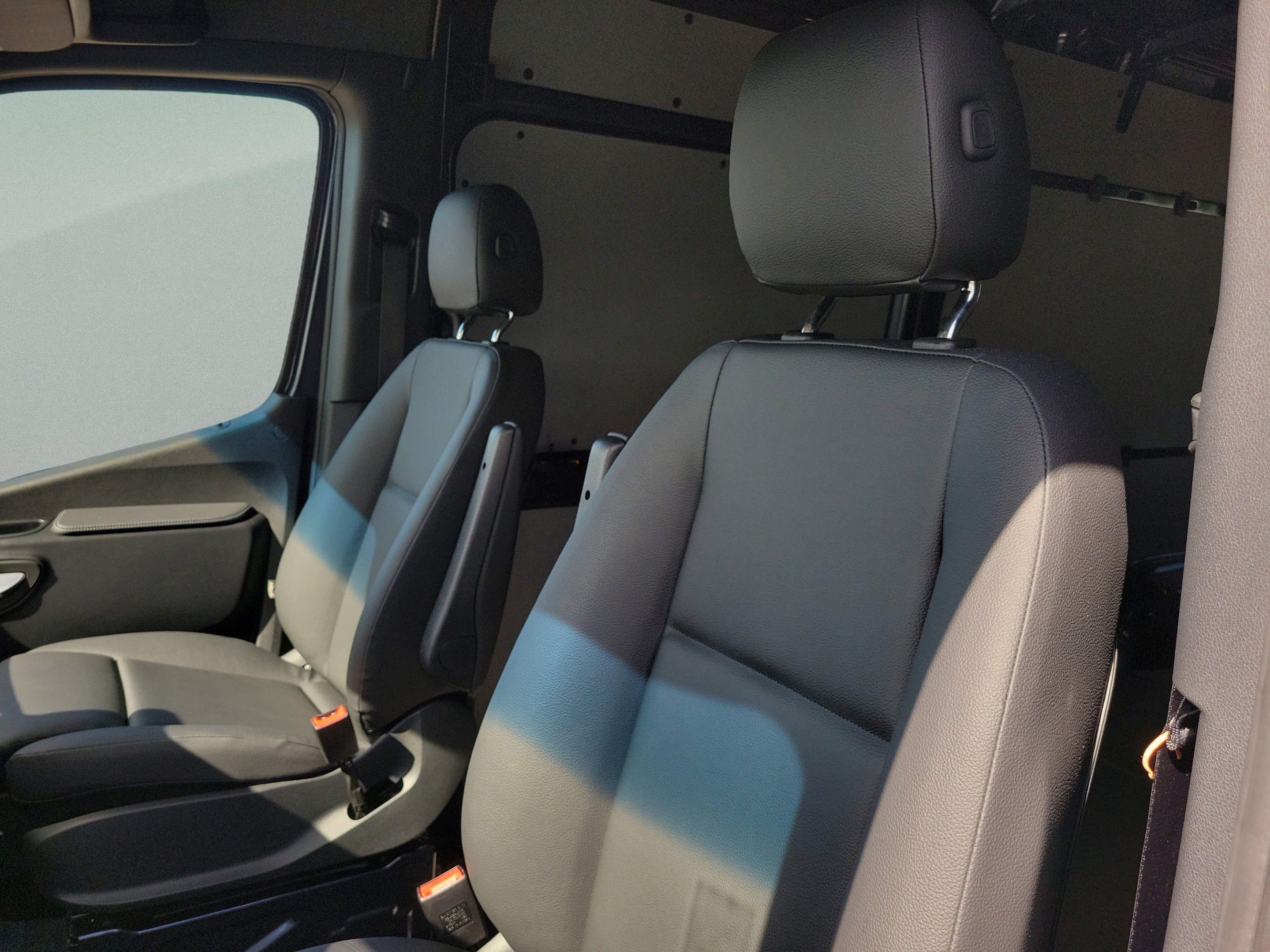 Used 2025 Mercedes-Benz Sprinter 2500 image 14