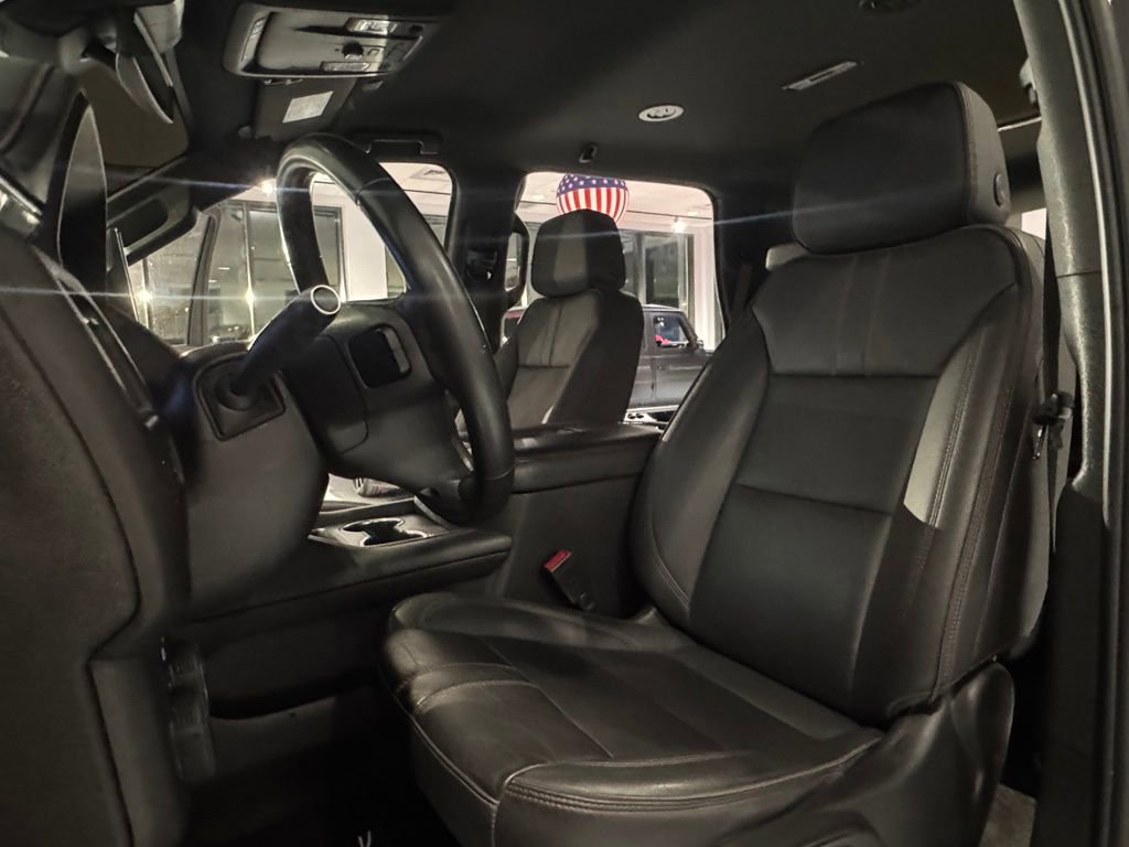 Used 2023 Chevrolet Tahoe RST AWD/4WD image 2