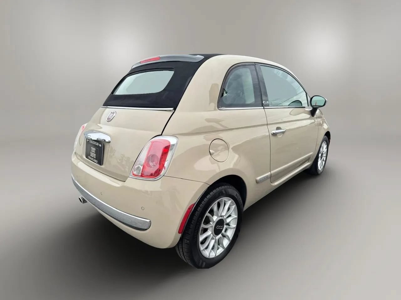 Used 2012 FIAT 500 Lounge w/ Luxury Leather Pkg FWD image 8