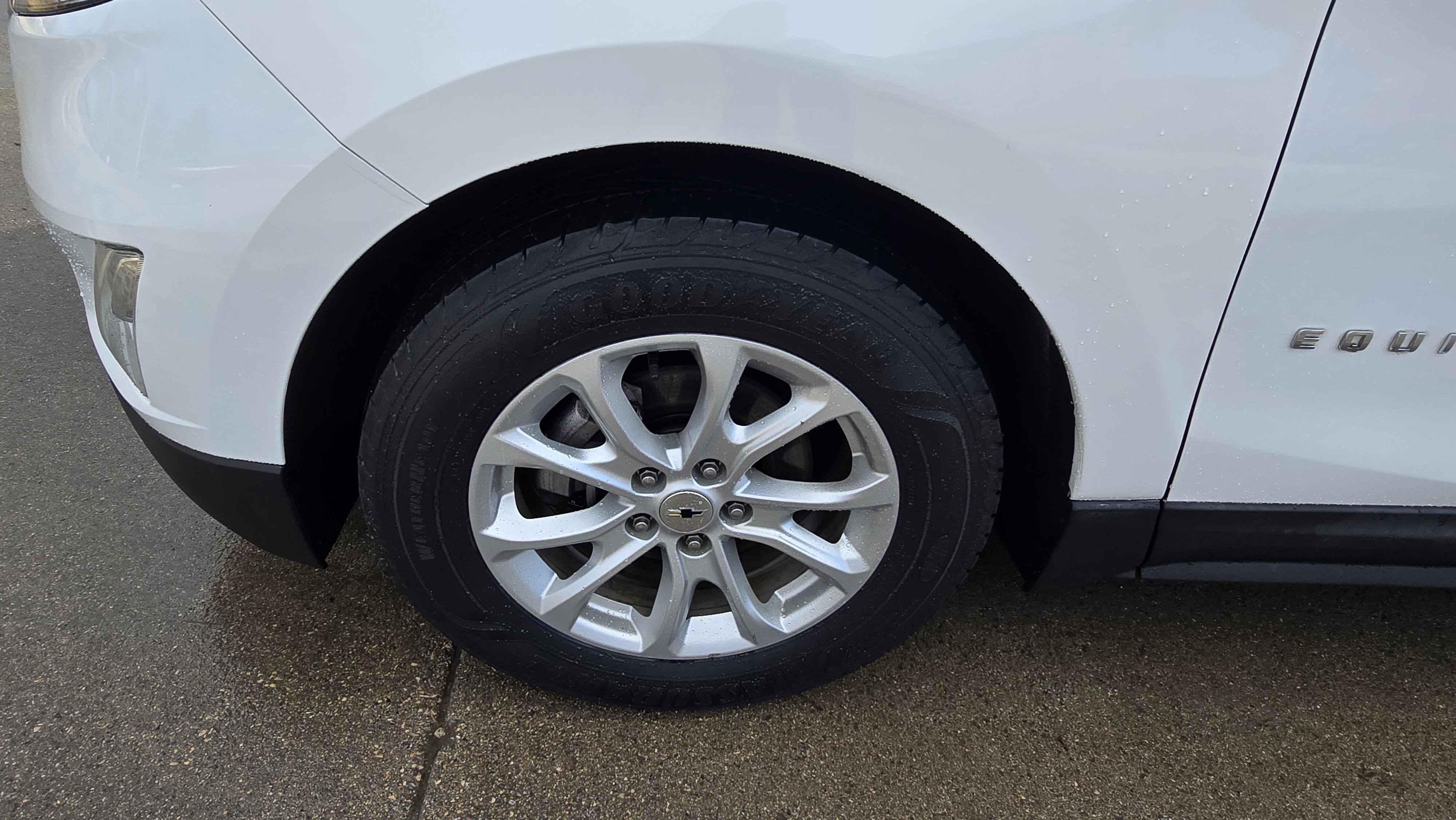 Used 2018 Chevrolet Equinox LT w/ Sun & Infotainment Package image 9