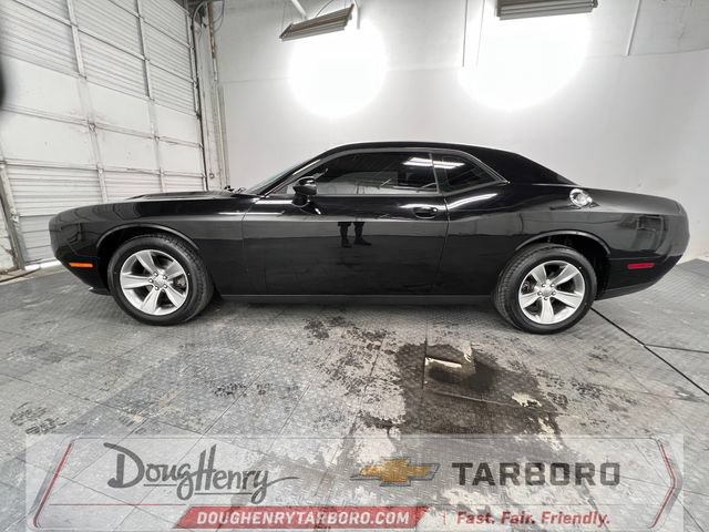 Used 2016 Dodge Challenger SXT RWD image 6