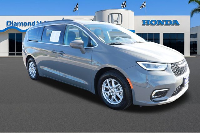 Used 2022 Chrysler Pacifica Touring-L video 1