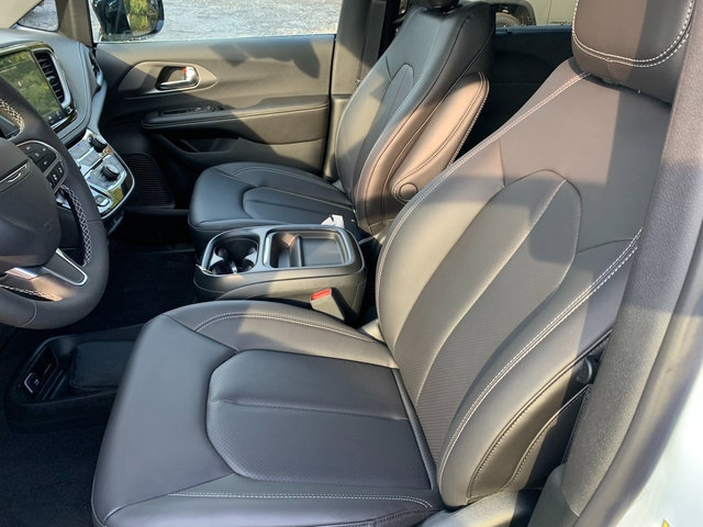 New 2027 Chrysler Pacifica Select FWD image 11