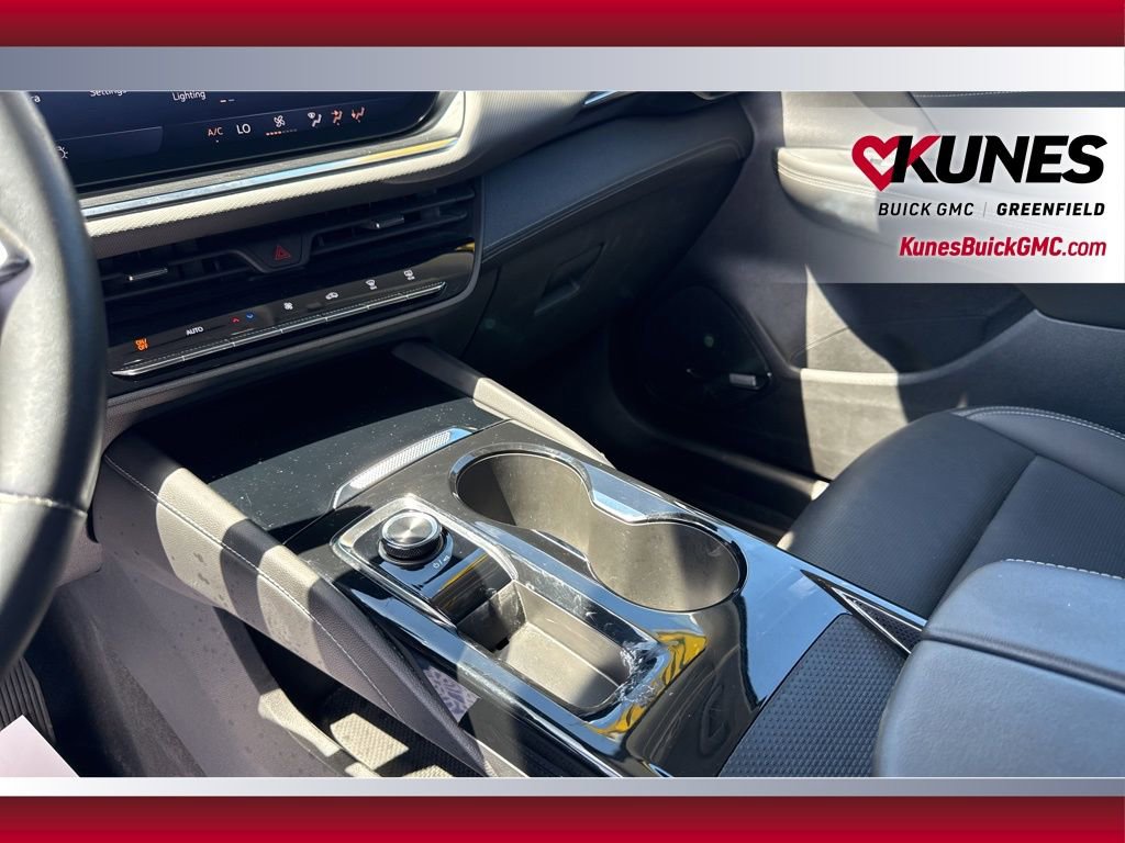Used 2024 Buick Envision Preferred AWD/4WD image 23