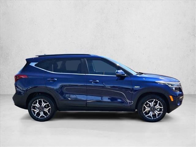 Used 2023 Kia Seltos EX image 3