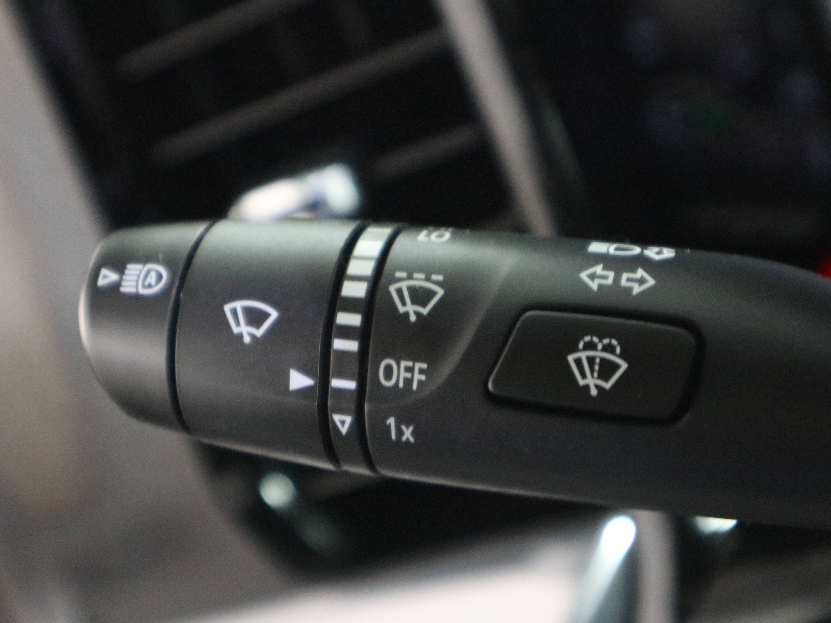 Used 2024 GMC Sierra 1500 SLT w/ SLT Premium Package image 28