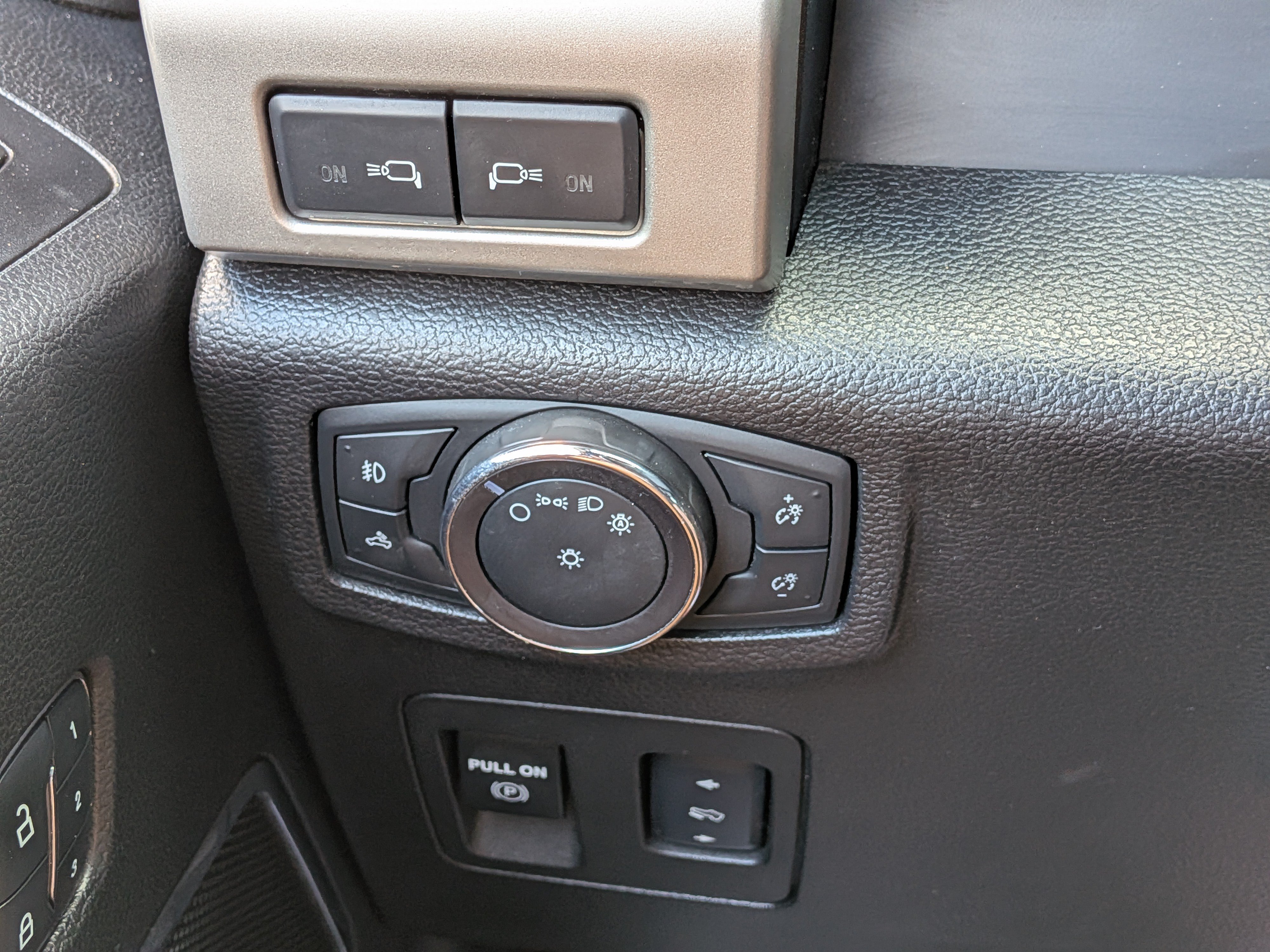 Used 2018 Ford F150 Lariat RWD image 23