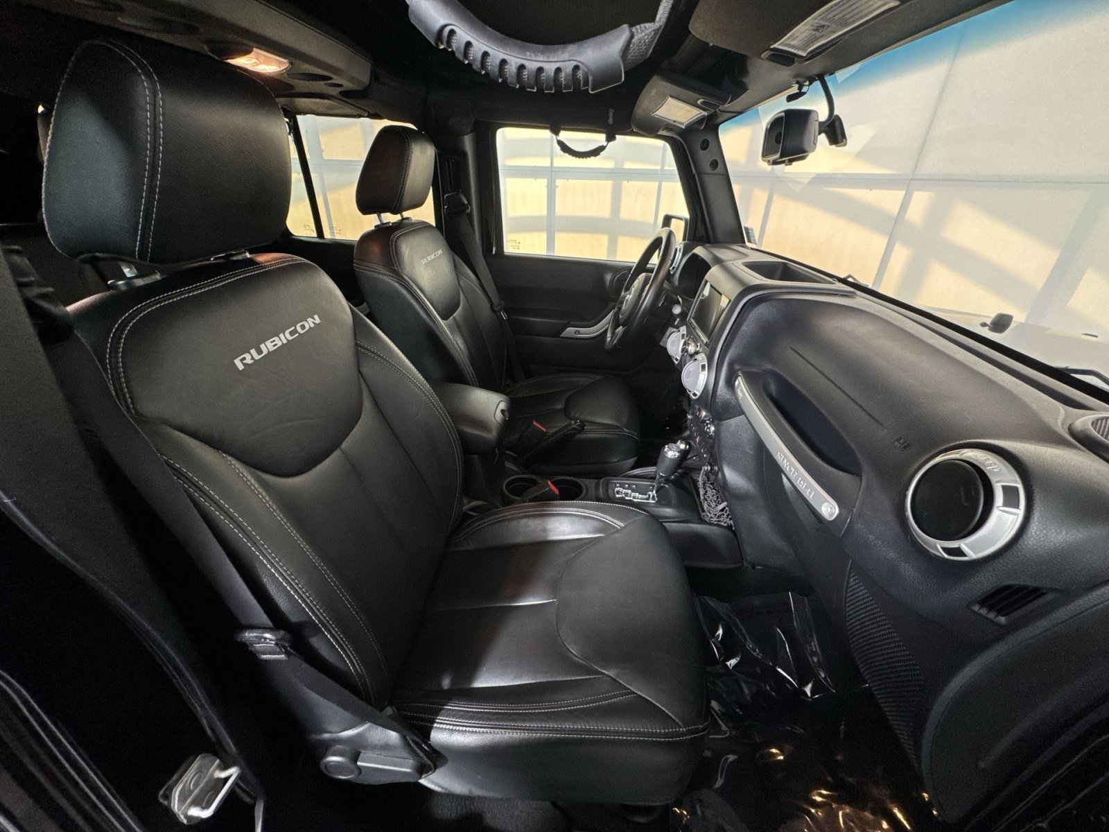 Used 2016 Jeep Wrangler Unlimited Rubicon w/ Connectivity Group AWD/4WD image 24