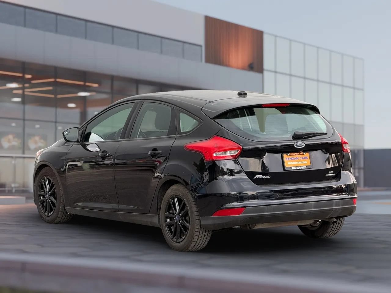Used 2016 Ford Focus SE w/ SE Cold Weather Package FWD image 6