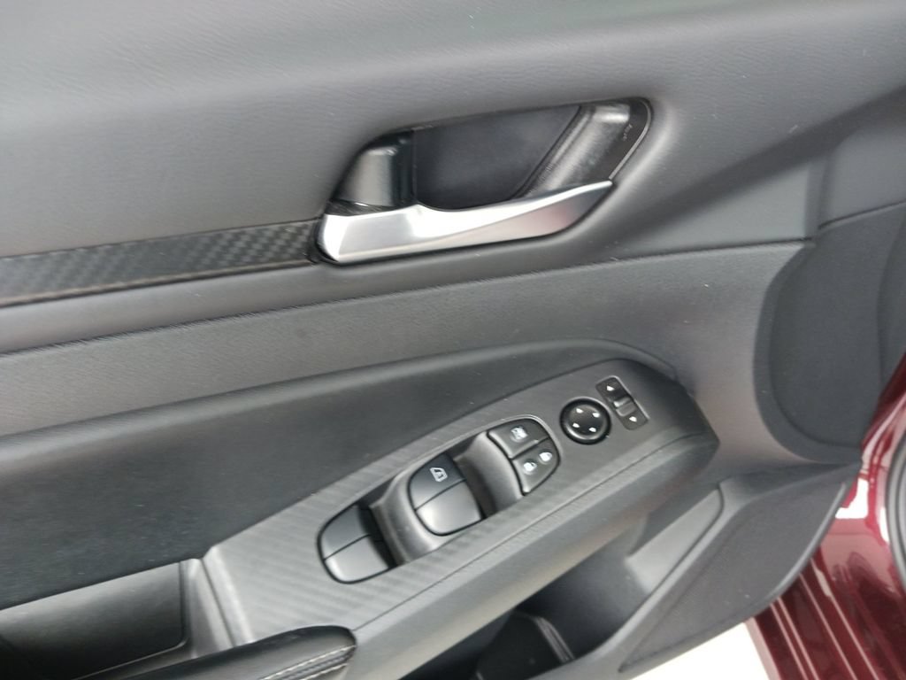 Used 2024 Nissan Altima 2.5 SV w/ SV Premium Package FWD image 31