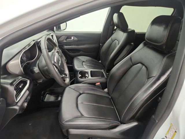 Used 2025 Chrysler Pacifica Select FWD image 19