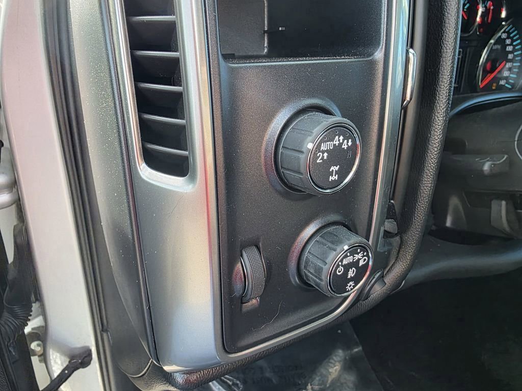 Used 2018 Chevrolet Silverado 1500 LT w/ All Star Edition image 15