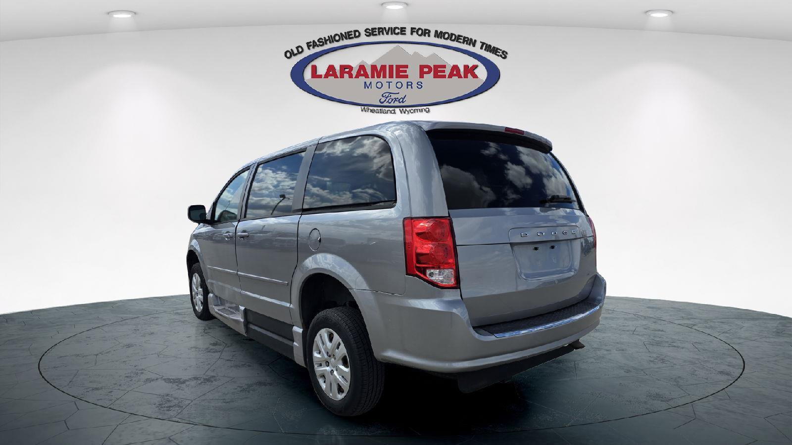 Used 2016 Dodge Grand Caravan SE w/ Quick Order Package 29E SE FWD image 9