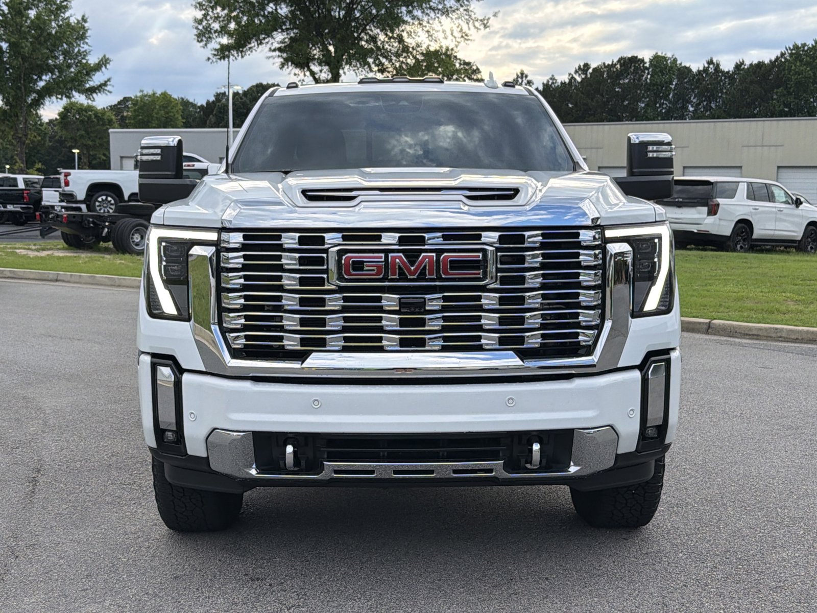 Used 2025 GMC Sierra 2500 Denali w/ Denali Reserve Package AWD/4WD image 6