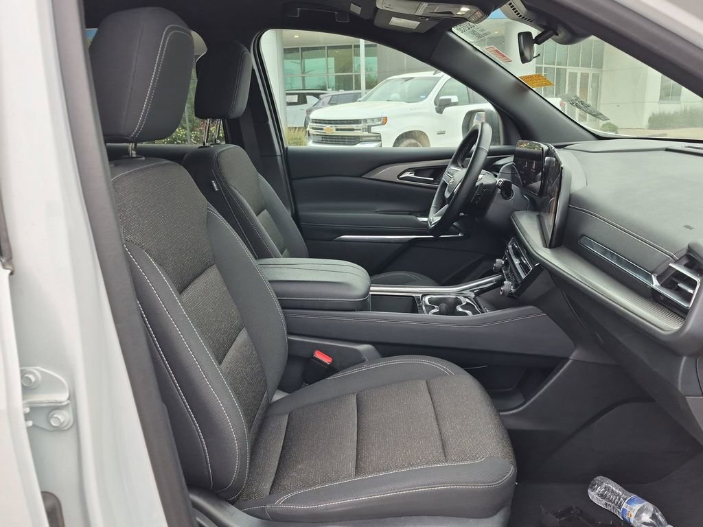 Certified 2025 Chevrolet Traverse LT image 24