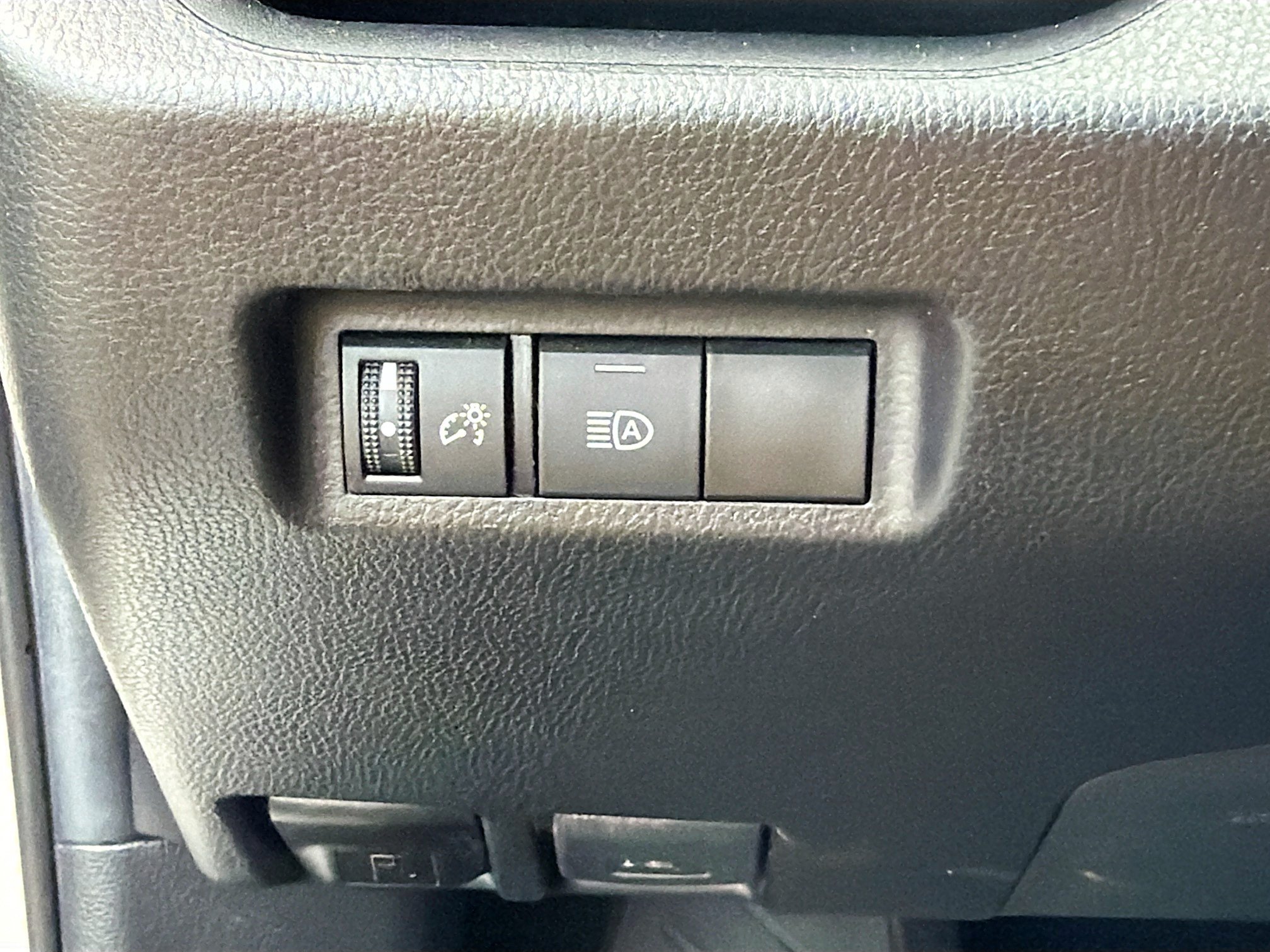 Used 2021 Toyota RAV4 LE FWD image 29