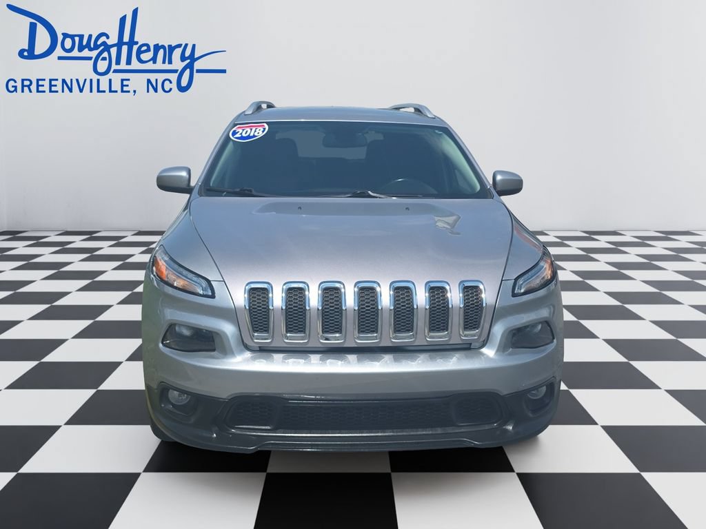 Used 2018 Jeep Cherokee Latitude w/ Cold Weather Group FWD image 8