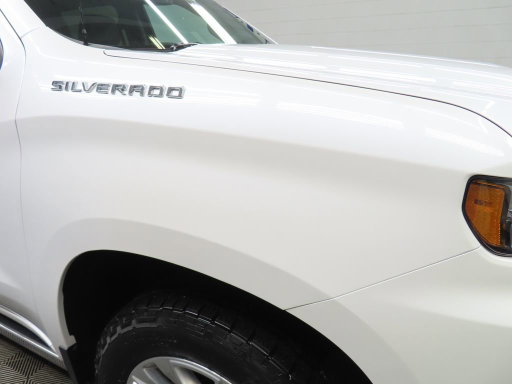 Used 2019 Chevrolet Silverado 1500 LTZ w/ LTZ Plus Package AWD/4WD image 32