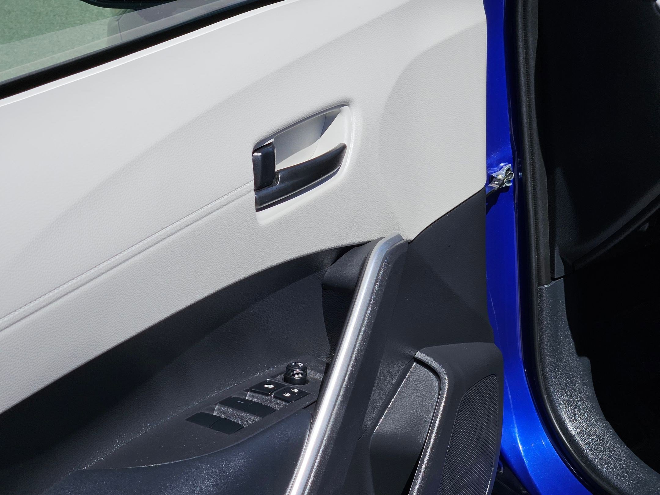 Used 2024 Toyota Corolla Cross LE image 12