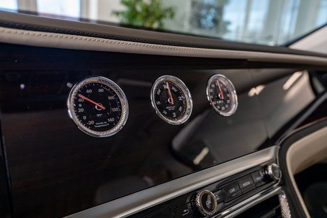 New 2025 Bentley Flying Spur Plug-In Hybrid image 40