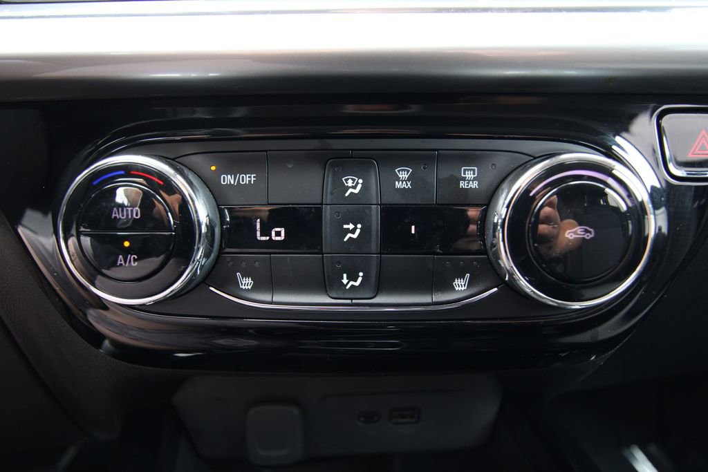 Used 2024 Chevrolet Trax LT w/ Driver Confidence Package FWD image 27