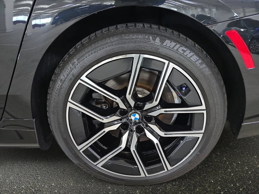 Certified 2024 BMW 750e xDrive w/ Premium Package AWD/4WD image 32