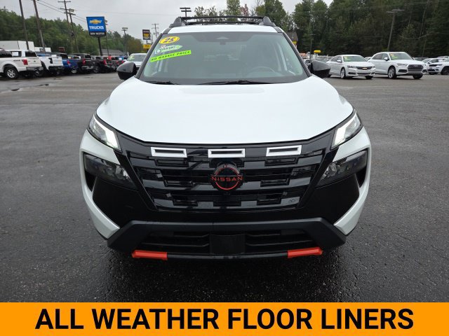 Used 2025 Nissan Rogue SV AWD/4WD image 3