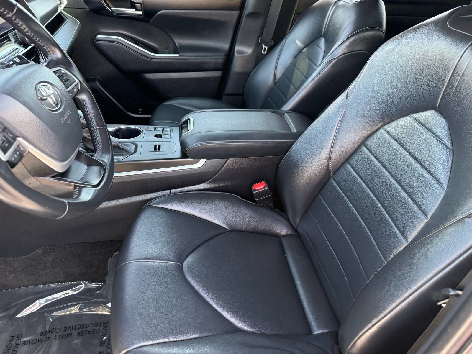 Used 2023 Toyota Highlander XLE FWD image 12