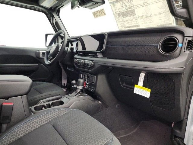 New 2024 Jeep Wrangler Unlimited Rubicon 4xe w/ Convenience Group image 31