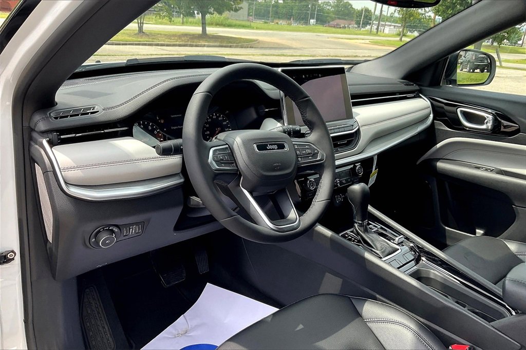 New 2025 Jeep Compass Limited image 6