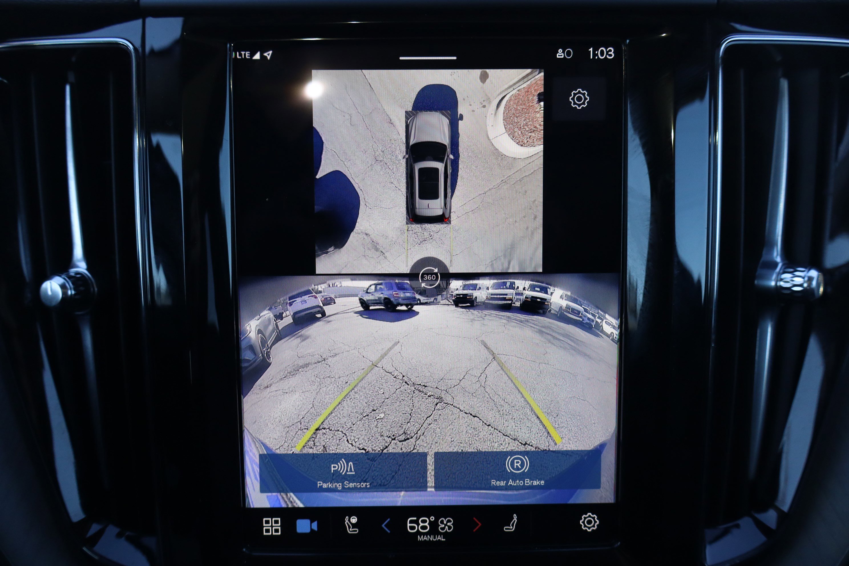 Used 2025 Volvo XC60 B5 Plus image 26