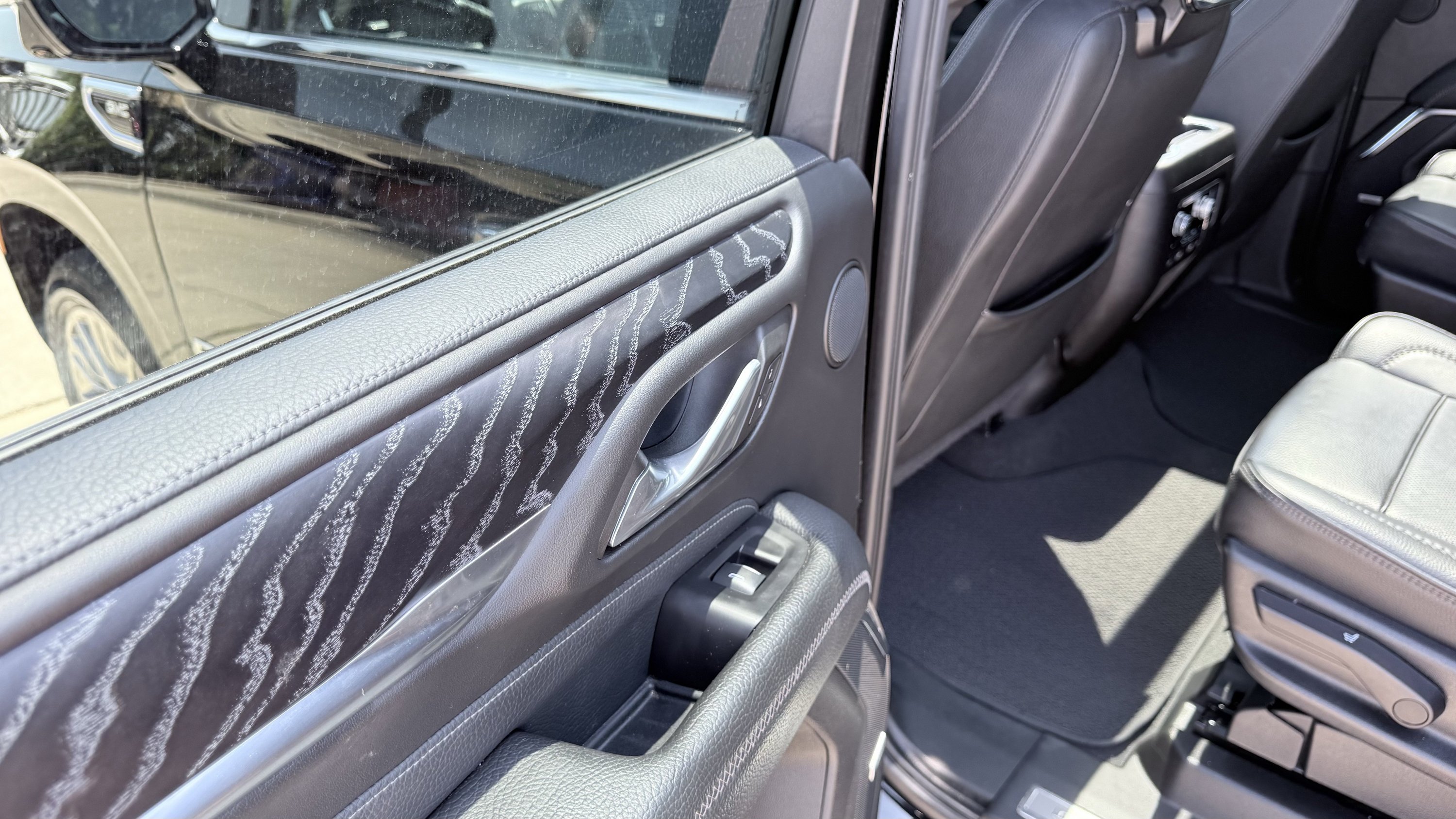 Used 2023 GMC Yukon Denali AWD/4WD image 30