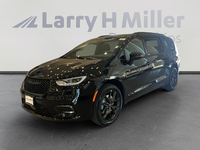 New 2026 Chrysler Pacifica Limited image 1