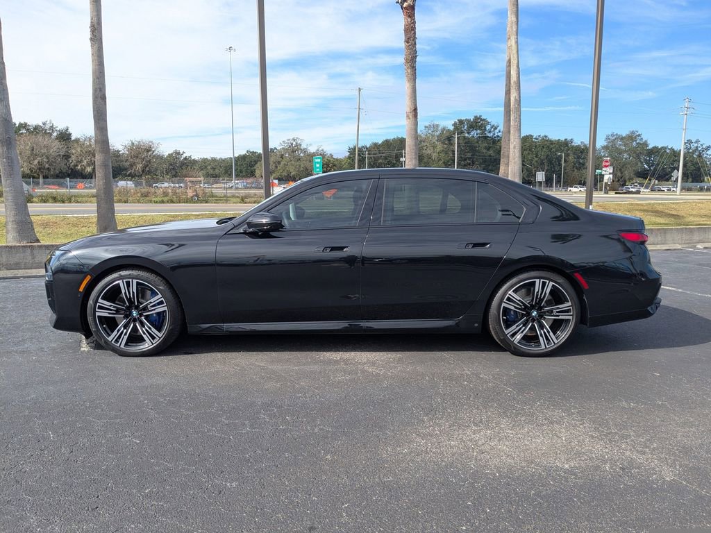 Used 2025 BMW 760i xDrive w/ Executive Package image 7