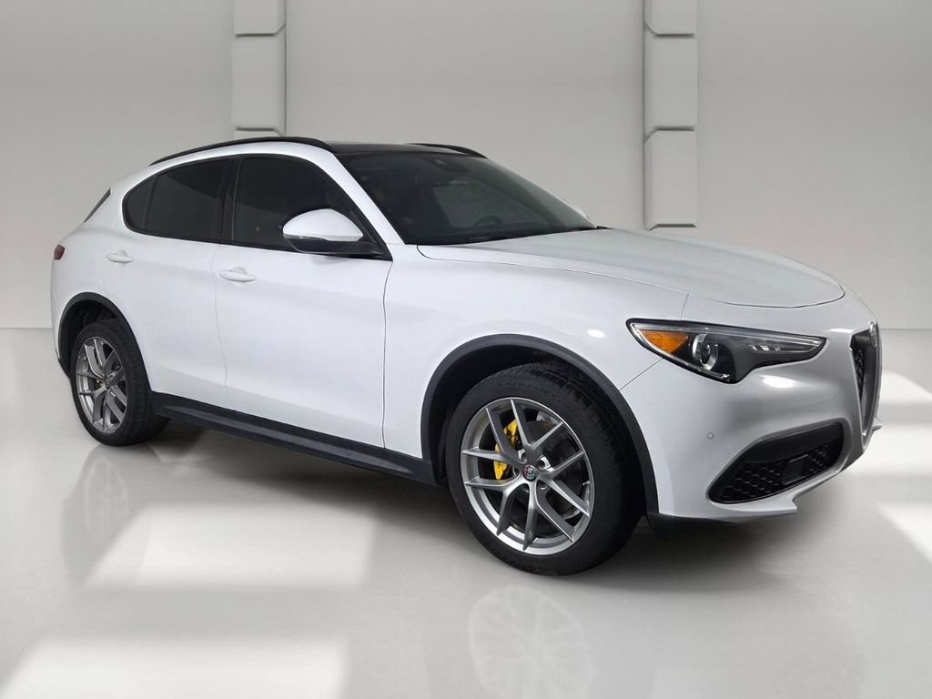 Used 2018 Alfa Romeo Stelvio Ti Sport AWD/4WD image 2