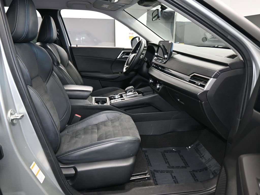 Used 2022 Mitsubishi Outlander SE image 54