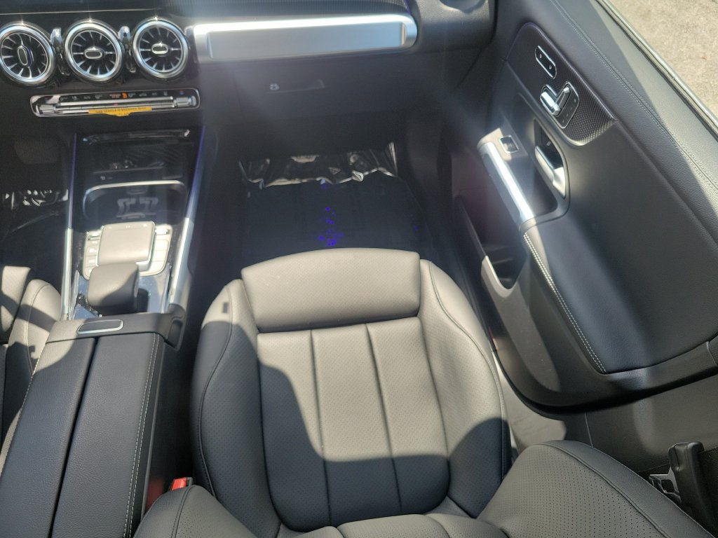 Used 2023 Mercedes-Benz EQB 300 4MATIC image 19