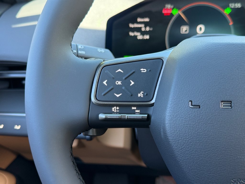 New 2026 Lexus ES 500e AWD/4WD image 17