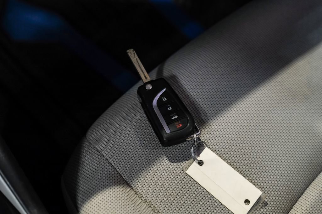 Used 2022 Toyota Corolla LE FWD image 53