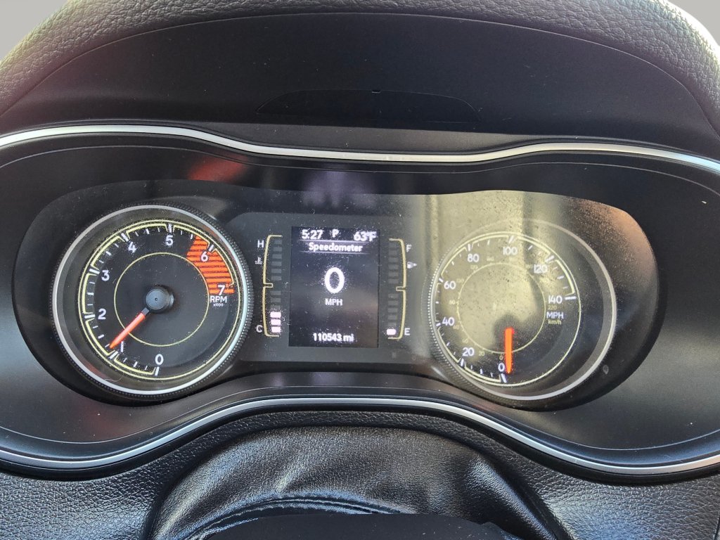 Used 2019 Jeep Cherokee Latitude Plus AWD/4WD image 7