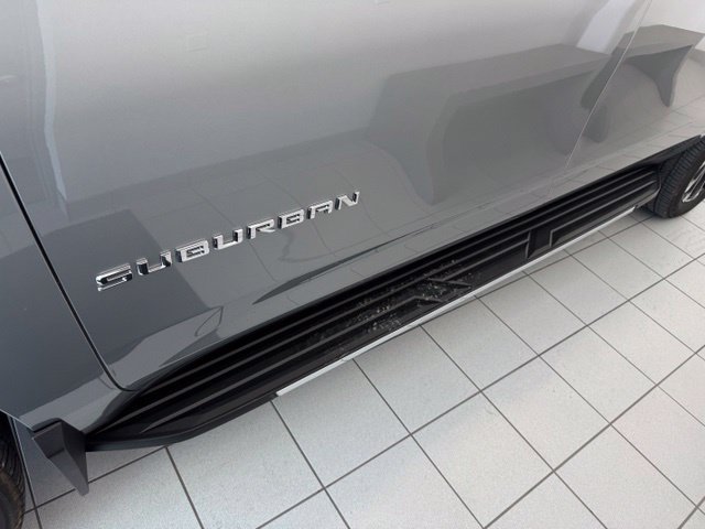 Used 2025 Chevrolet Suburban High Country AWD/4WD image 31