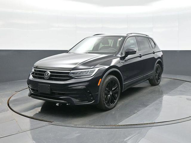 Used 2022 Volkswagen Tiguan SE R-Line image 3