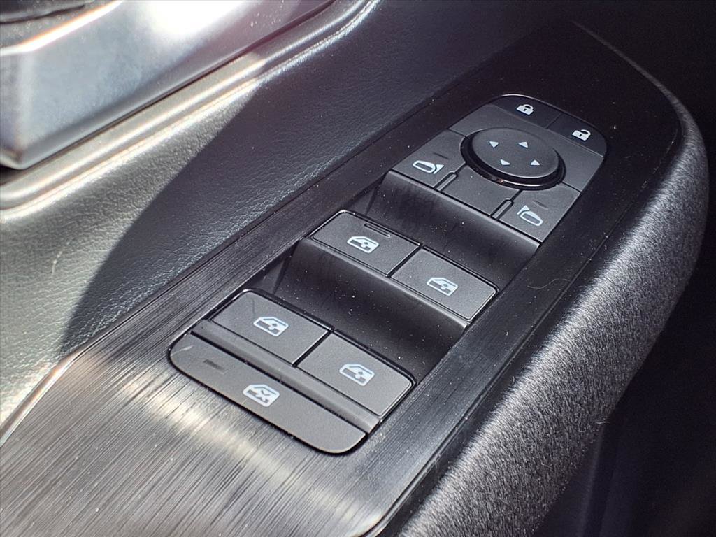 Certified 2025 Nissan Kicks SV AWD/4WD image 8
