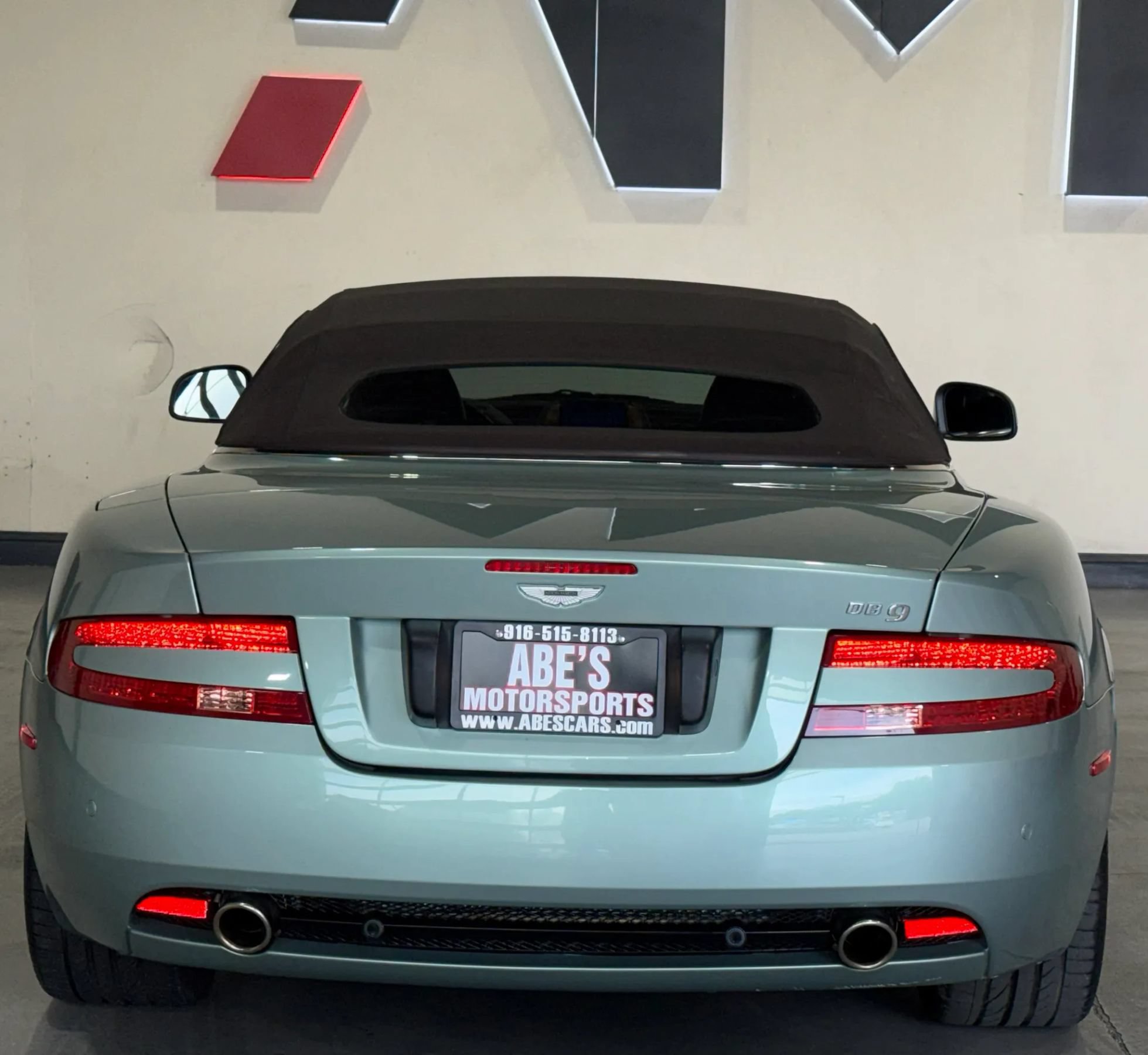 Used 2010 Aston Martin DB9 Volante RWD image 13