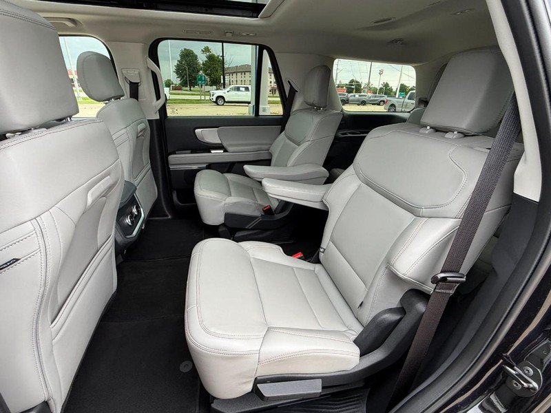 Used 2025 Ford Expedition Active AWD/4WD image 23