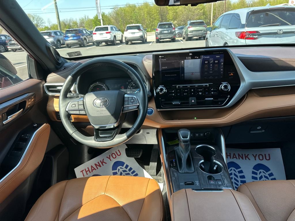 Used 2021 Toyota Highlander Platinum AWD/4WD image 17