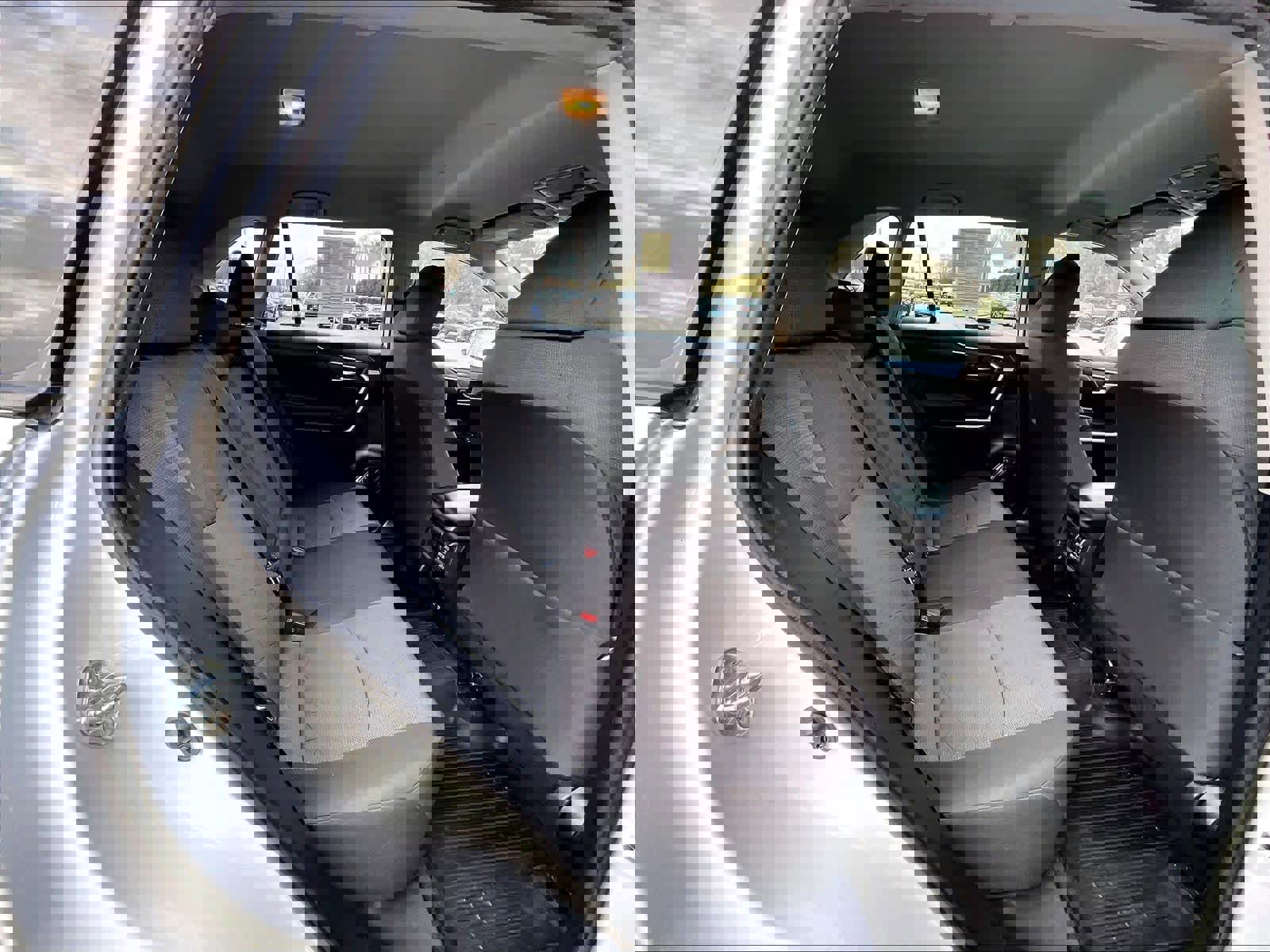 Used 2021 Toyota RAV4 XLE image 16