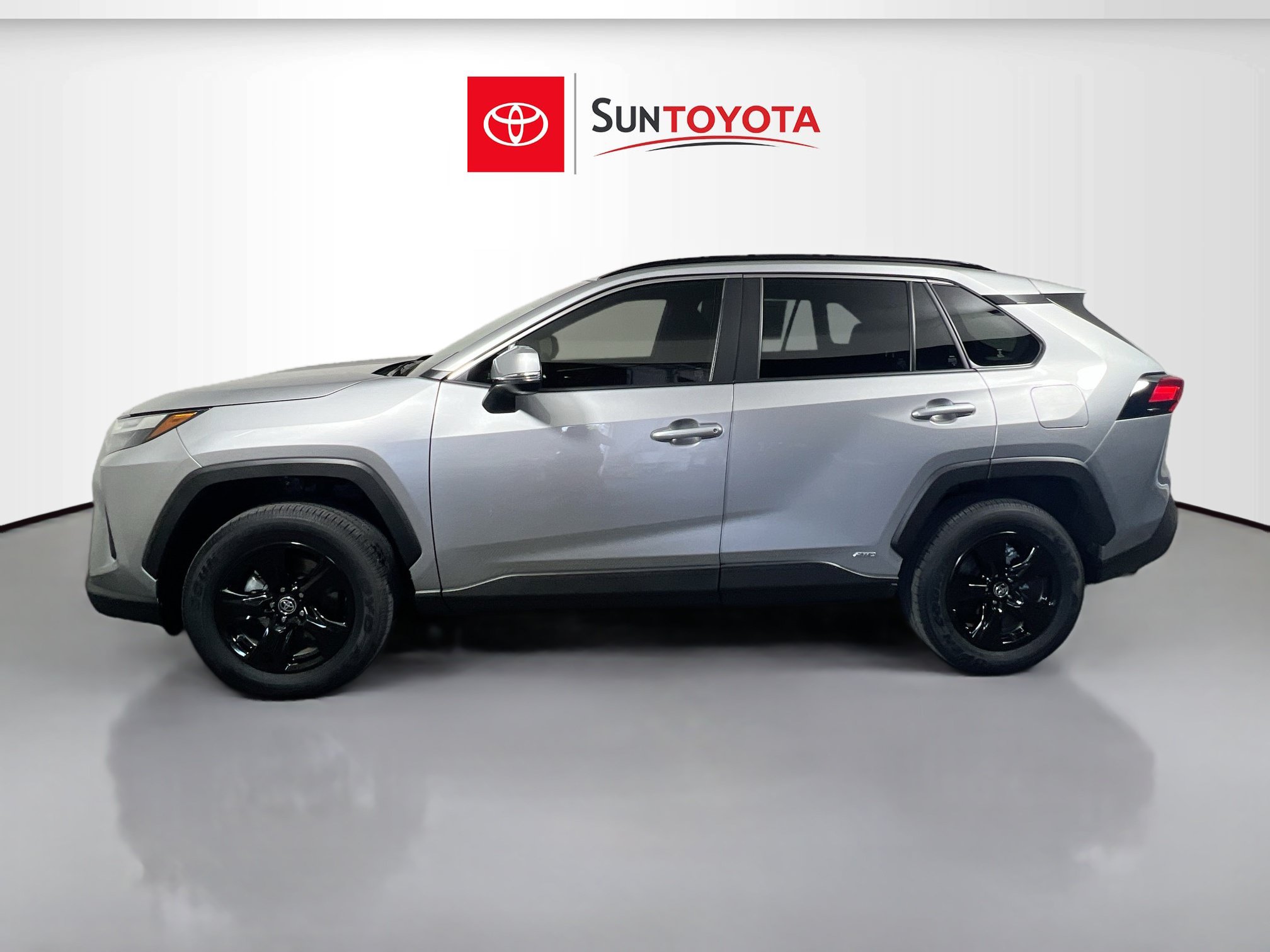 Used 2025 Toyota RAV4 XLE w/ Convenience Package AWD/4WD image 7